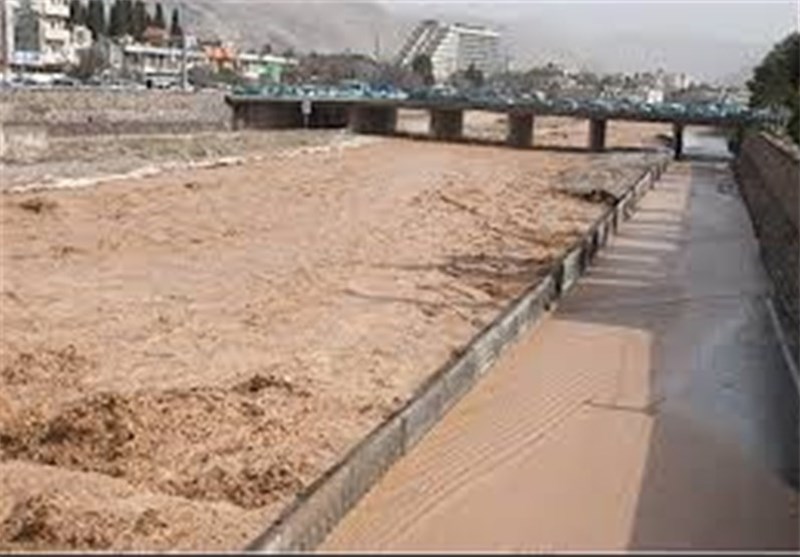 سیلاب محور پلدختر- خرم‌آباد را مسدود کرد
