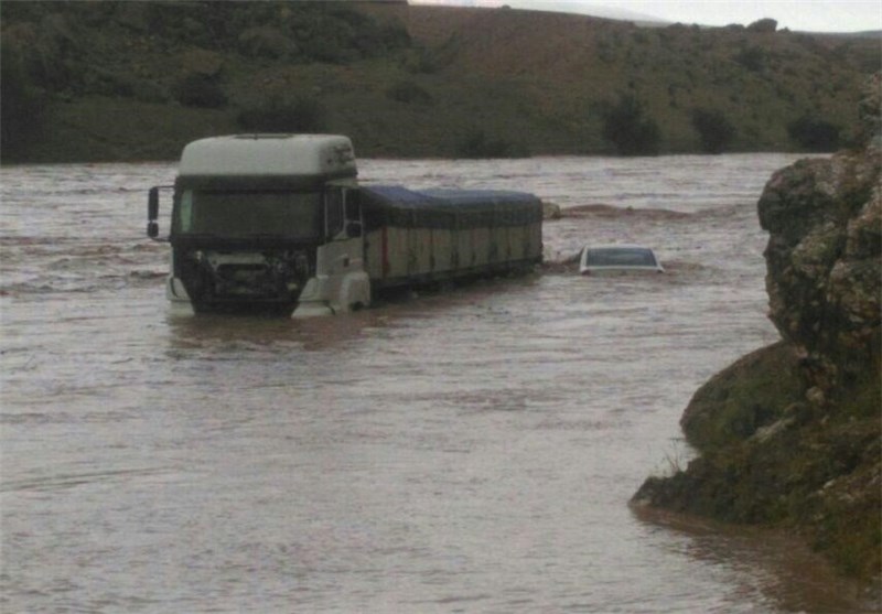 خسارت 110 میلیارد ریالی بارندگی‌های اخیر در استان کرمانشاه‌/محور پلدختر ـ اندیمشک و آزاد‌راه خرم‌آباد ـ پل زال مسدود شد