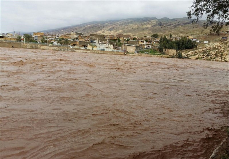 آبگرفتگی معابر و وقوع سیلاب در شهرهای شرقی مازندران