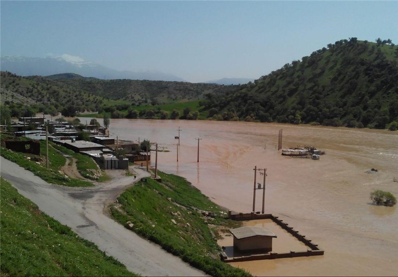 شهرستان پلدختر همچنان درگیر مشکلات سیل 98/ واحدهای مسکونی مجاور رودخانه کشکان تخریب شود