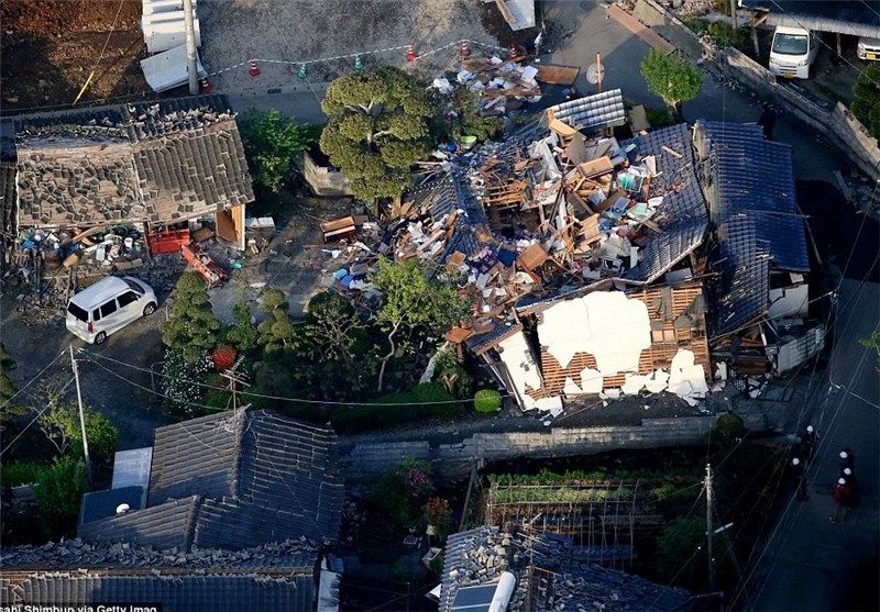 Japan Quake Toll Up to 16 as Rescuers Dig through Landslides