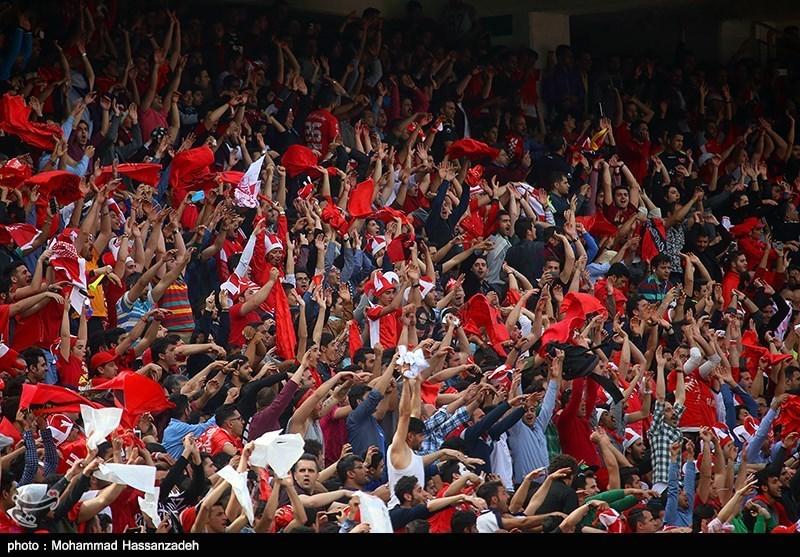 سکوهای خالی و پشت در ماندن پرسپولیسی‌ها/ &quot;استادیوم خالیه، پرسپولیسی جا نداره&quot; + عکس