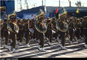 رژه یگان‌های نیروهای مسلح در استان خوزستان برگزار شد
