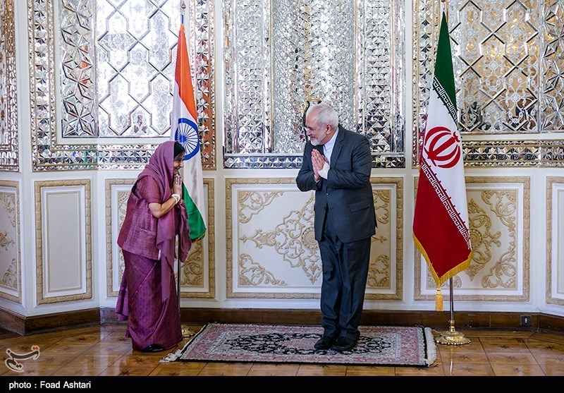 Iranian, Indian FMs Discuss Boosting Bilateral Ties