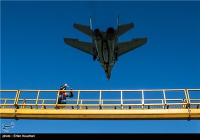 فرود جنگنده فانتوم اف 4 در فرودگاه مهرآباد