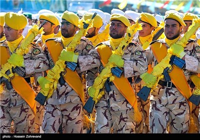 Nationwide Military Parades Held in Iran on National Army Day