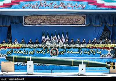 Nationwide Military Parades Held in Iran on National Army Day