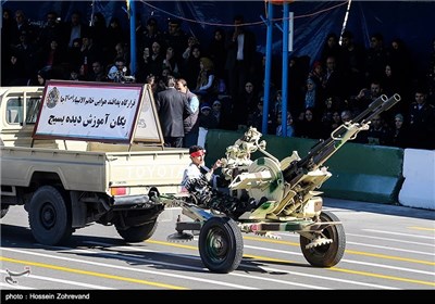 Nationwide Military Parades Held in Iran on National Army Day