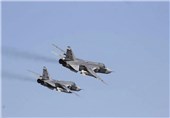 تصاویر/جنگنده های روس بالای سر ناوشکن آمریکا‎