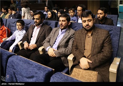 مراسم تقدیر از کارگردان و تهیه‌کننده فیلم یتیم‌خانه ایران
