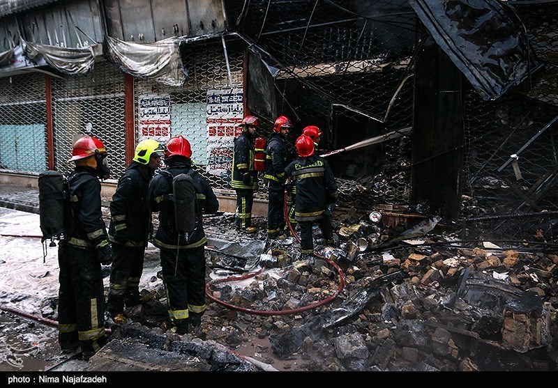 انبار اسباب‌بازی‌ در بازار تاریخی سمنان در آتش سوخت