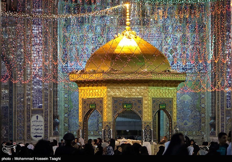 حرم رضوی در شب میلاد امام حسین(ع) غرق در شادی و نور شد‌