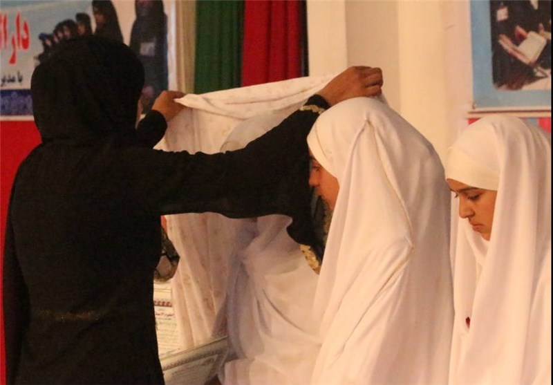 حافظان کوچک کل قرآن کریم در «هرات» که حجاب را با «چادر» زینت بخشیدند + عکس