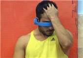 خبر بد برای وزنه‌برداری ایران؛ پارگی جزئی رباط چپ کیانوش رستمی + عکس