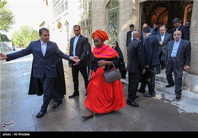 South Africa’s Zuma Visits Iran’s Isfahan