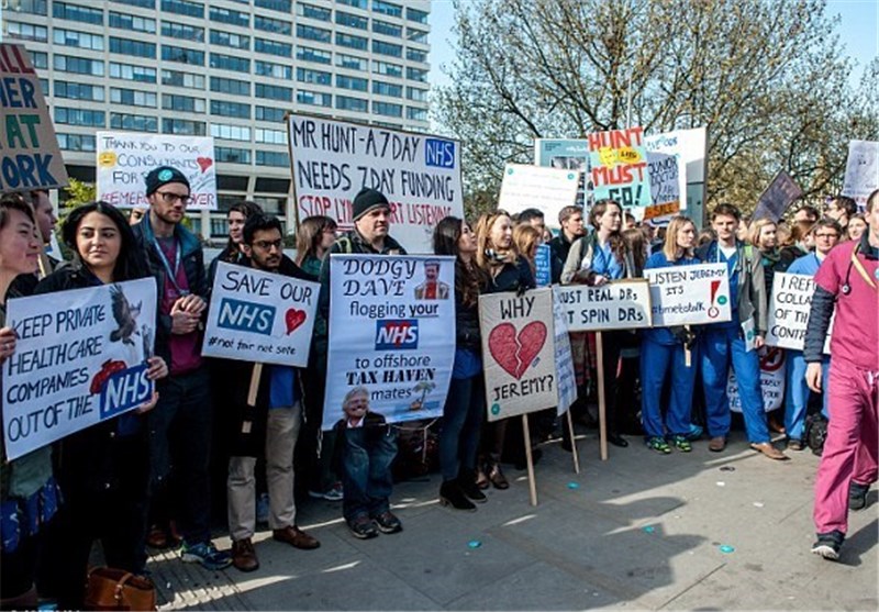 پزشکان بیمارستان‌های دولتی انگلیسی اعتصاب کردند+عکس