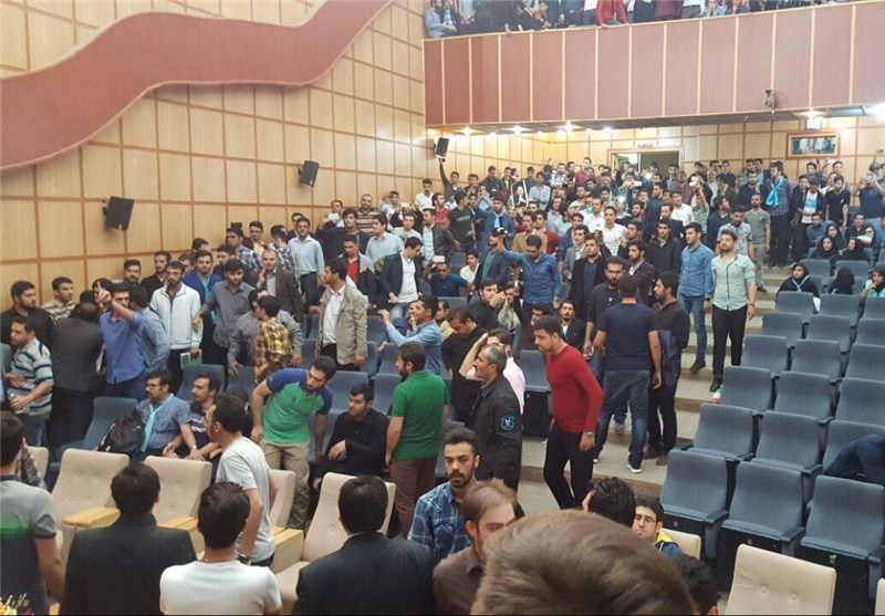 درگیری شدید بین هواداران لیست امید و دانشجویان در دانشگاه آزاد تبریز/مدعیان &quot;آزادی بیان&quot; سوال را با &quot;کتک&quot; پاسخ دادند + عکس