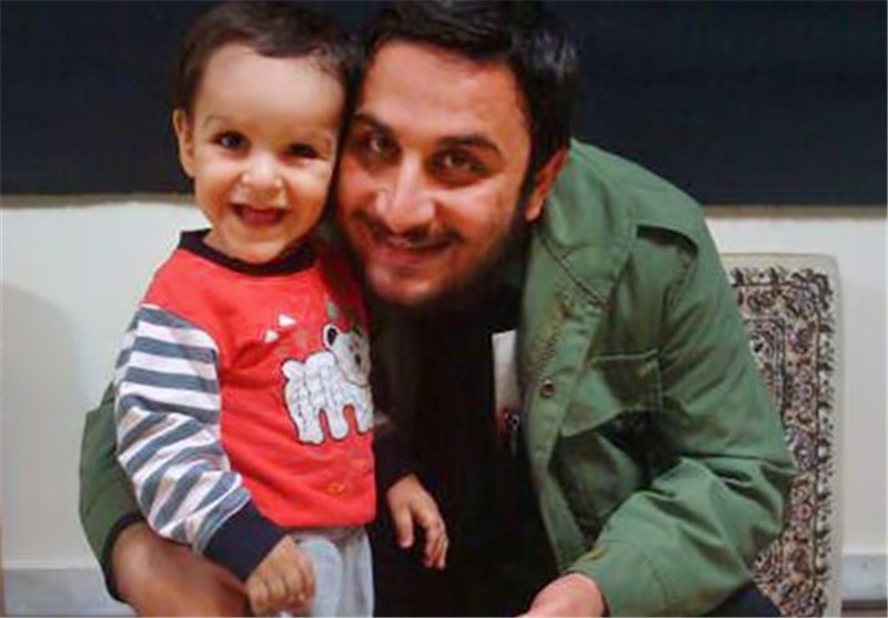 جشن تولد فرزند شهید مدافع حرم، احمد اعطایی در جوار مزار پدر+ تصاویر