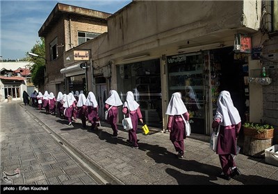 مراسم جشن تکلیف دختران دانش آموز در حسینیه جماران