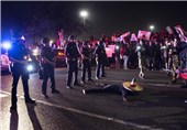 تخریب خودروی پلیس در تجمع ضدترامپ در کالیفرنیا + تصاویر