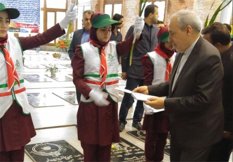 وزیر آموزش پرورش به زیارت گلزار شهدای رشت رفت