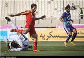 بازی تیم سایپا و فولاد خوزستان به علت گرمای هوای اهواز متوقف شد