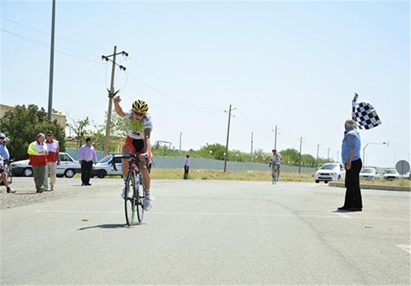 پوریا حسینی قهرمان دوچرخه‌سواری استقامت جاده جوانان شد