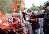 One Killed as Turkish Police Fire Tear Gas in Istanbul on May Day Protesters