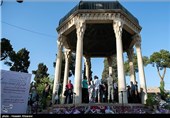 مقبرة الشاعر حافظ الشیرازی فی شیراز + صور