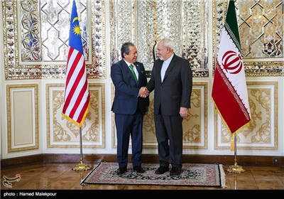دیدار محمدجواد ظریف و عنیفه امان وزرای امور خارجه ایران و مالزی
