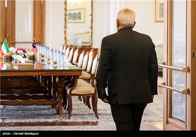 محمدجواد ظریف وزیر امور خارجه در دیدار با عنیفه امان وزیر امور خارجه مالزی