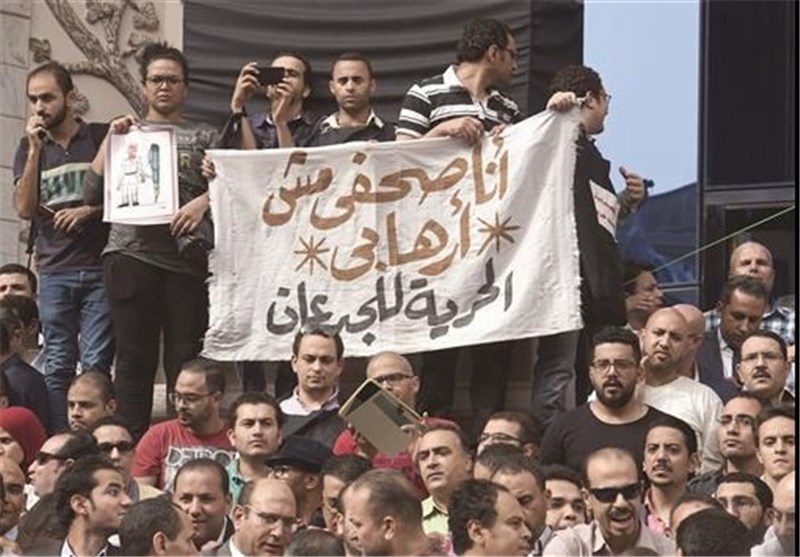 تشدید اعتراضات روزنامه نگاران مصر/ اصرار برای عزل وزیر کشور