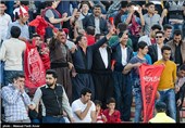 حضور 40 هزار نفر در ورزشگاه/ هواداران با یاد «هادی» سرود قهرمانی خواندند