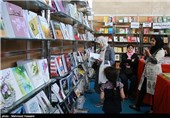 مرکز اسناد انقلاب اسلامی به مردم در نمایشگاه کتاب تخفیف ویژه می‌دهد