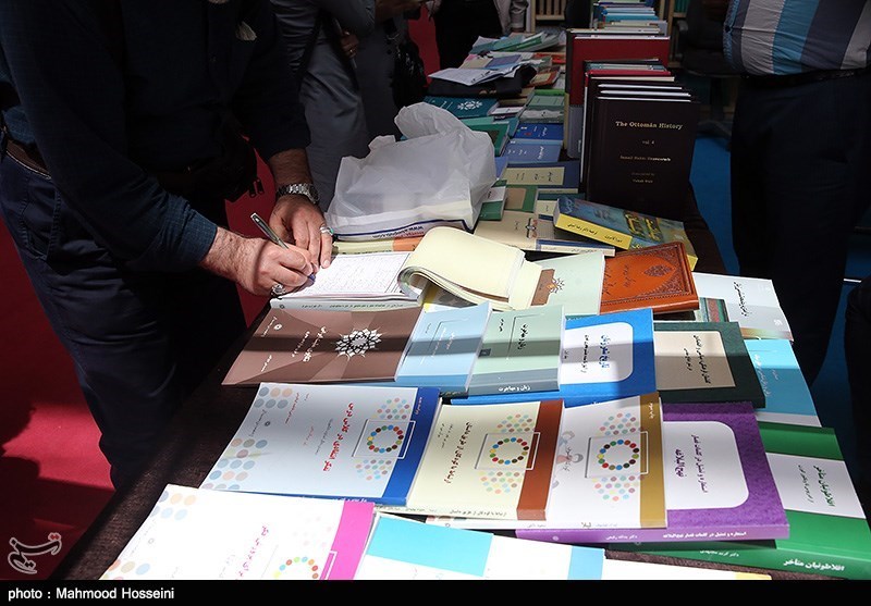 10 کارشناس برای ارزیابی محتوایی 139 هزار عنوان کتاب بخش بین‌الملل نمایشگاه