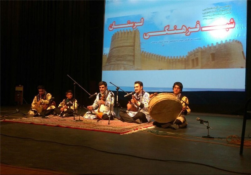 شب فرهنگی لرستان با حضور بازیگران سینما و تلویزیون در خرم‌آباد برگزار شد