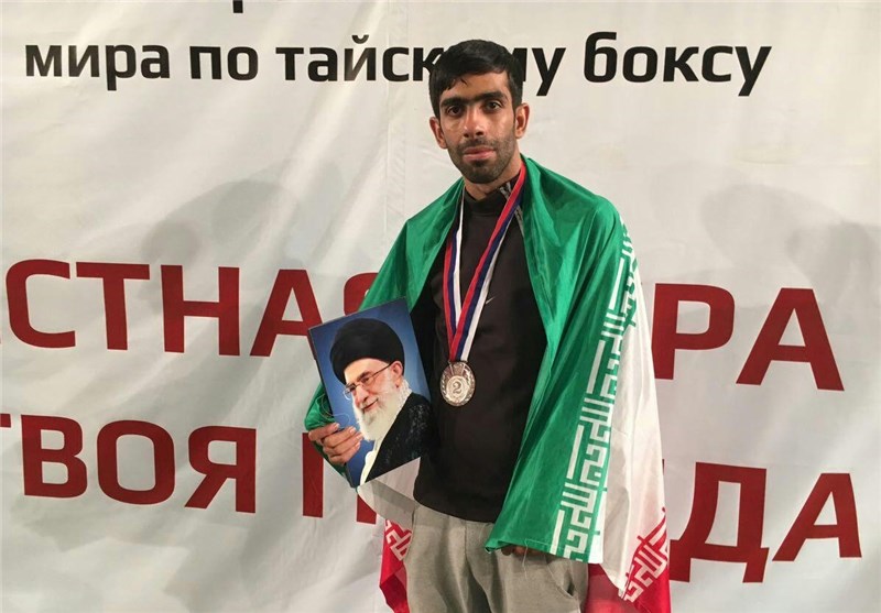 نائب قهرمان المپیک هنرهای رزمی مدال خود را به خانواده "شهید اسدی" تقدیم کرد