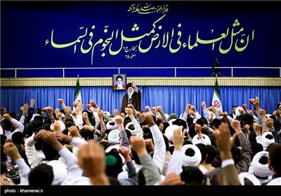 الامام الخامنئی یستقبل مدرسی وطلبة الحوزات العلمیة فی طهران