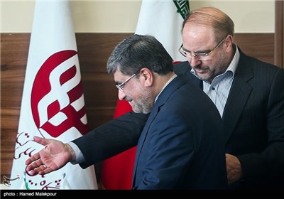 ورود محمدباقر قالیباف شهردار تهران و علی جنتی وزیر فرهنگ و ارشاد اسلامی به محل امضای تفاهم‌نامه