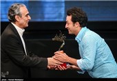 تقدیر از مصطفی زمانی توسط همایون ارشاد در جشن پایان سریال شهرزاد
