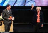 محمود دولت‌آبادی و حسن فتحی کارگردان سریال شهرزاد در جشن پایان سریال