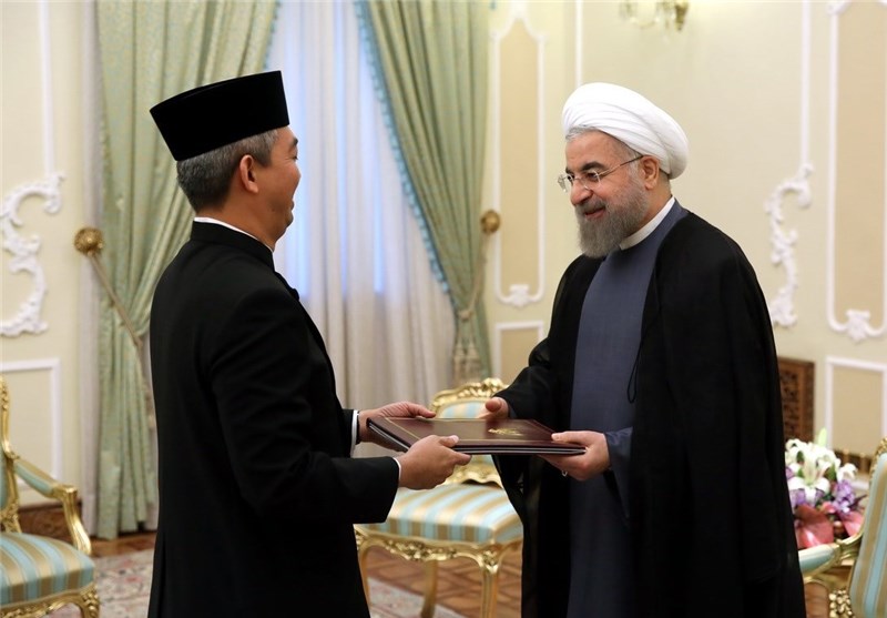 تهران و جاکارتا برای رفع مشکلات جهان اسلام همکاری خود را گسترش دهند