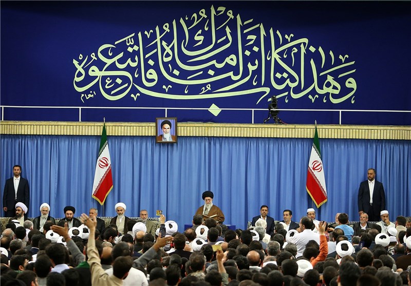اساتید، قاریان و حافظان برترِ مسابقات قرآن‌کریم با امام خامنه‌ای دیدار کردند