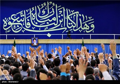 Leader Receives Quran Reciters, Memorizers