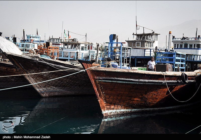 تخلیه و بارگیری هرگونه کالا از معابر غیر رسمی در استان بوشهر قاچاق محسوب می‌شود