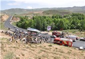 برخورد اتوبوس با پراید در بجنورد 4 کشته و 34 مجروح برجای گذاشت