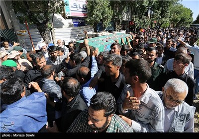 مراسم تشییع شهید مدافع حرم عزیزالله حسینی در اصفهان