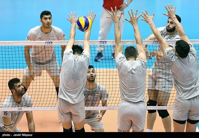 تمرین ملی‌پوشان والیبال ایران در سالن 12 هزار نفری آزادی