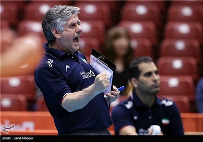 المنتخب الوطني الإيراني لكرة الطائرة يواجه نظيره الاسترالي