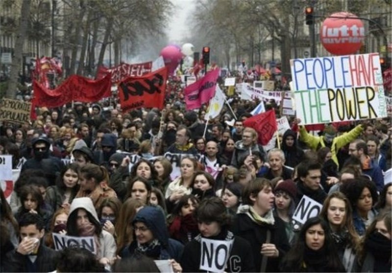 آلاف الفرنسیین یتظاهرون ضد قانون العمل الجدید